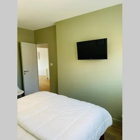 Lumineux à 300m De La *