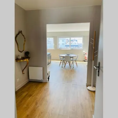 Lumineux à 300m De La *